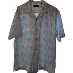 QUIETI Performance 4way Stretch Short Sleeve Mens Light Blue Leaf Print ShirtEUC